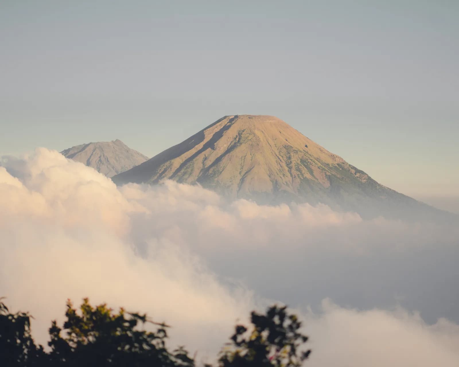 Bukan Tentang "Kemana" Tapi Dengan Siapa
