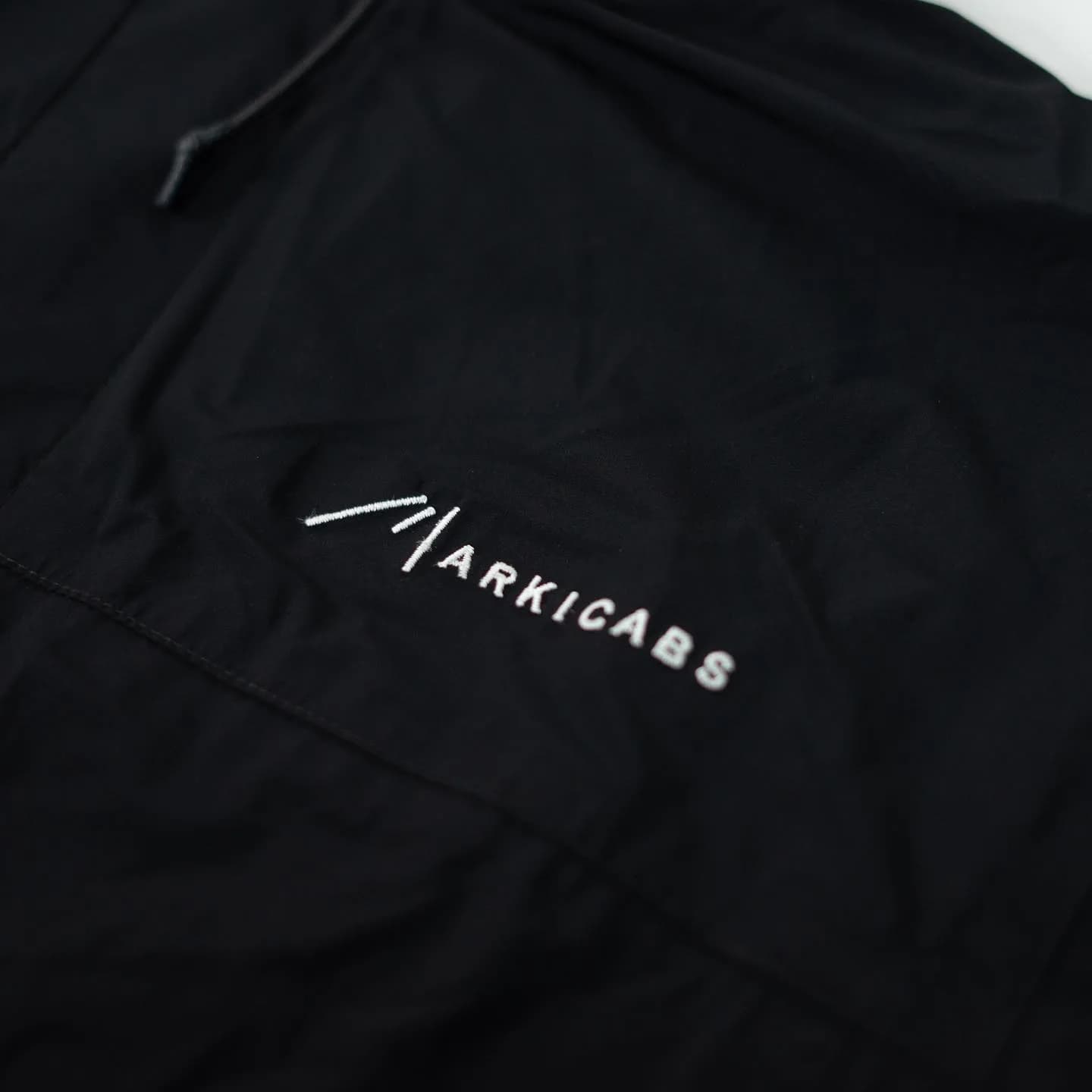 Markicabs - Sadane Windbreaker Jacket - Black tampak 39